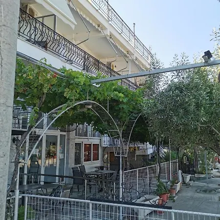 Tasos 3* Néa Péramos