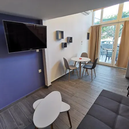 Tasos Aparthotel Néa Péramos