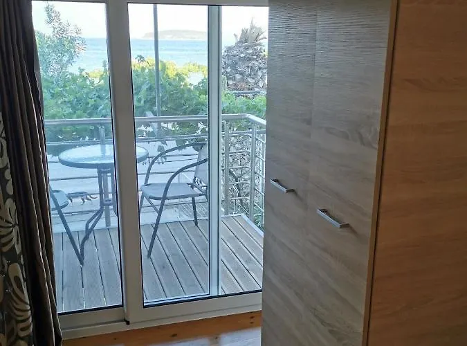 Tasos 3*